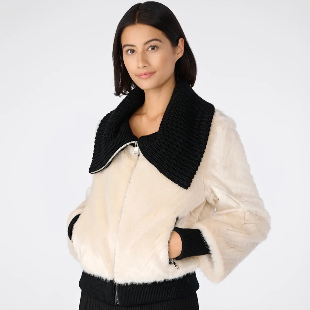 FAUX MINK FUR
OVERSIZED SWEATER KNIT COLLAR
FRONT ZIPPER CLOSURE
FAUX LEATHER
